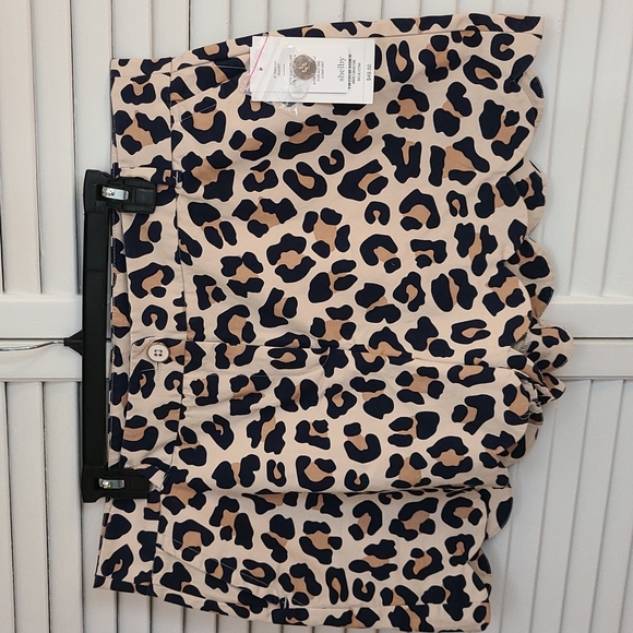 crown & ivy Pants - ⭐️Host Pick⭐️ Crown & Ivy 🐆 Shelby Animal Print Scallop Shorts - 14 NWT